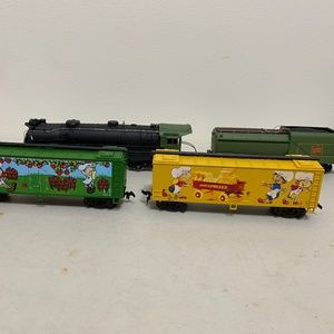 HO - Mehano - President's Choice 2 wagons. Green and Yellow.